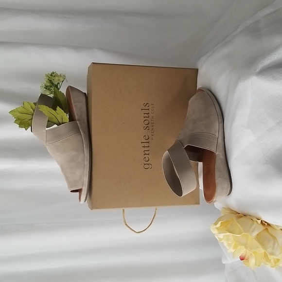 Kenneth Cole New York Shoes - Kenneth Cole Gentle Souls, Suede Sandals, 7.5 Medium, $36